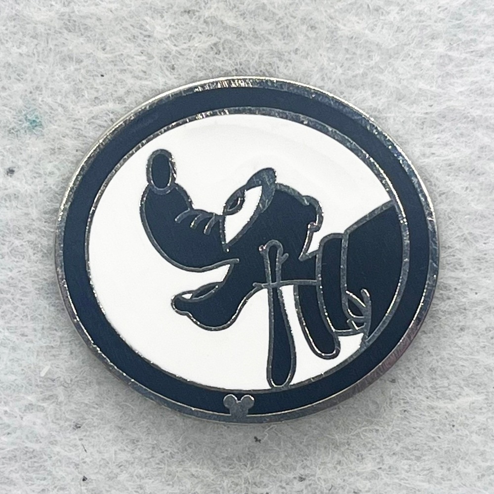 🔮 5/$25 Disney Silhouettes Pluto Pin